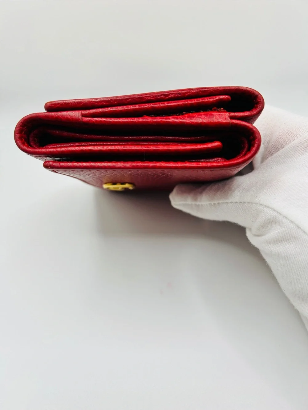Gucci GG Marmont Tri-fold Red Pebbled Leather Wallet in Very Good Condition - Picture 4 of 17